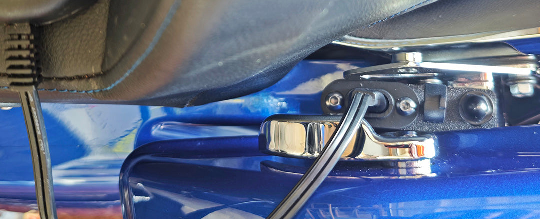 Charging port top mount bracket for touring bikes