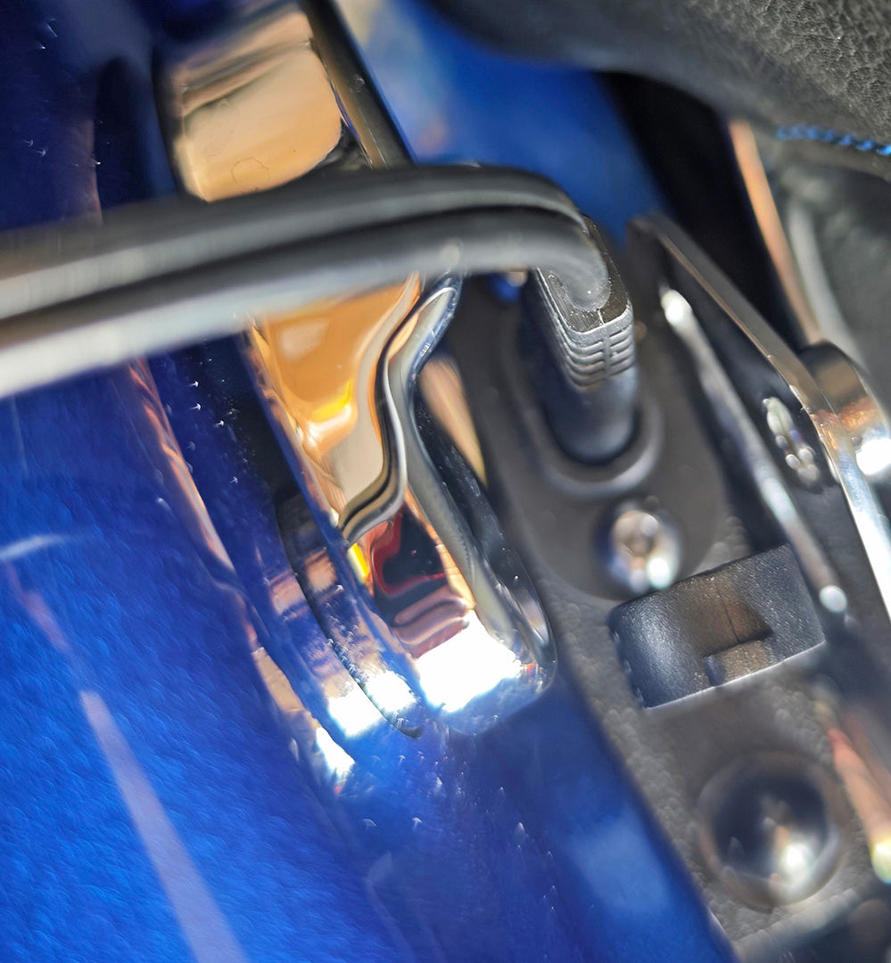 Charging port top mount bracket for touring bikes