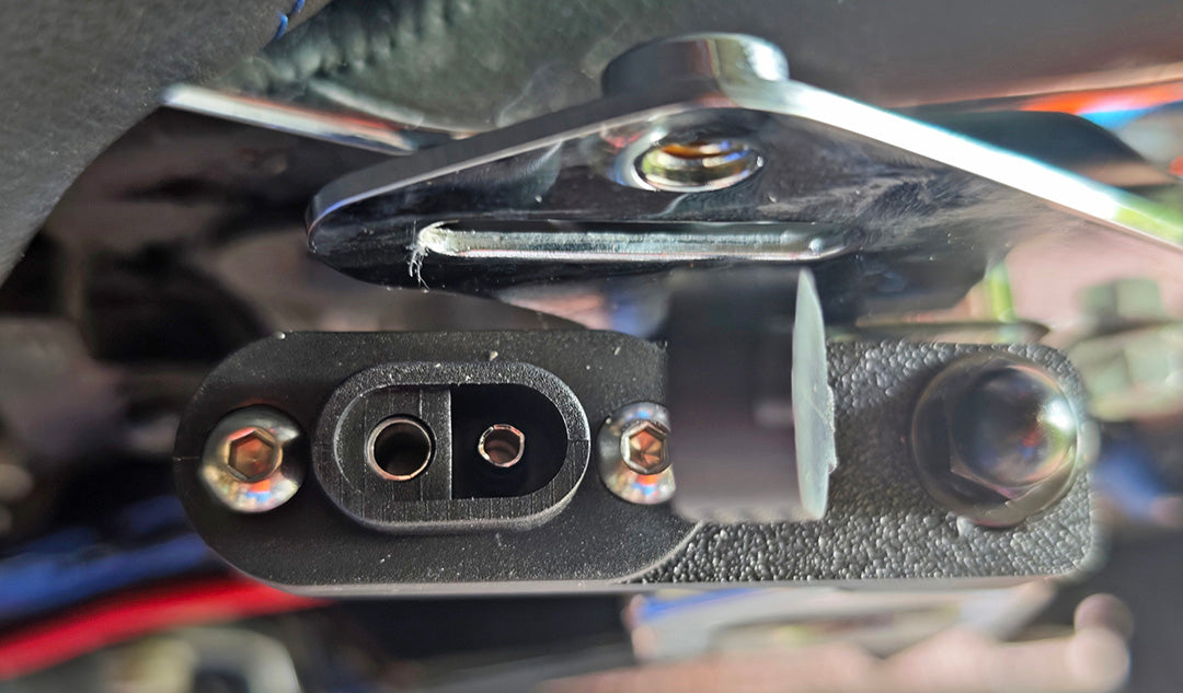 Charging port top mount bracket for touring bikes