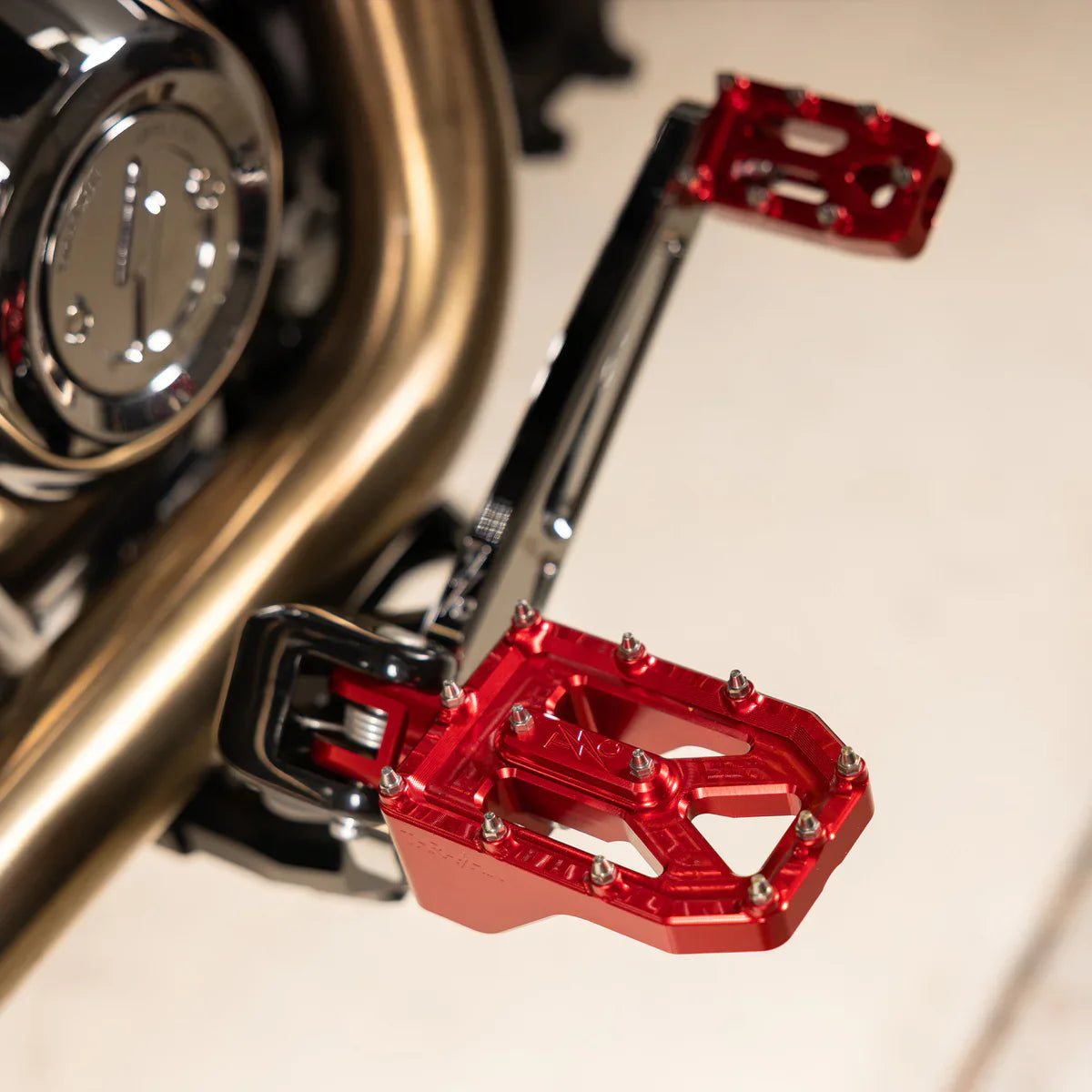 Aggressor Foot Pegs - Red